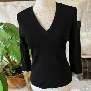 New York & Company Black V-Neck Sweater Size Small